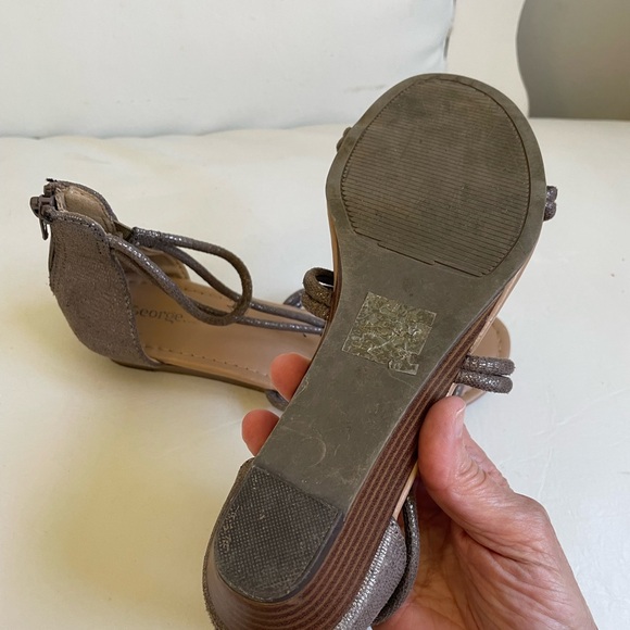 PEWTER GREY SILVER FLAT WEDGE SANDAL STRAPS STRETCH ZIPPER OPEN TOE GLADIATOR - Picture 8 of 12